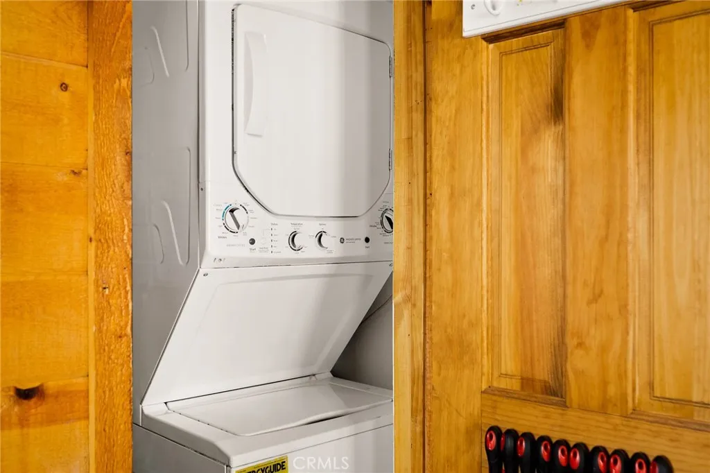 33400 Bluebird Drive, Green Valley Lake, California 92341 home-pic-16